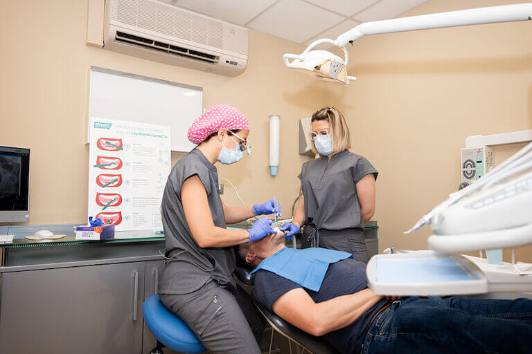 Periodoncia y Rehabilitación Protésica en Granollers