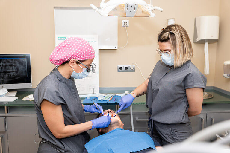 Periodoncia y Rehabilitación Protésica en Granollers
