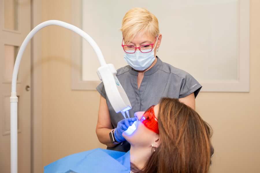 Blanqueamiento dental - tratamiento para las manchas en los dientes