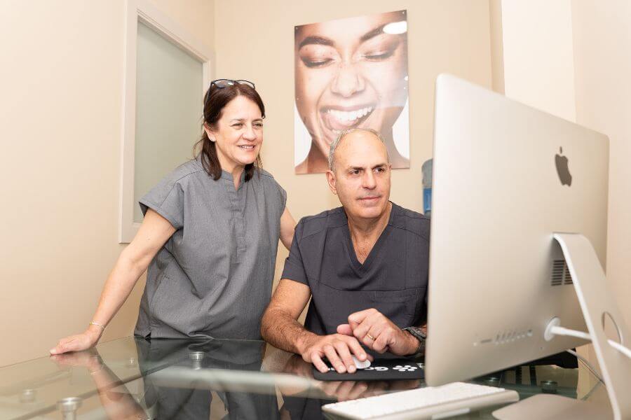 Expertos en restauración oral y prótesis dental