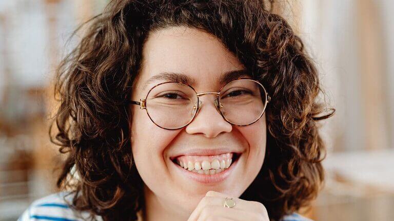 ¿Qué es la sonrisa gingival?