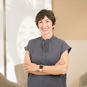 Dra. Lucia Sanz McCarron - COI Clinica Dental Granollers